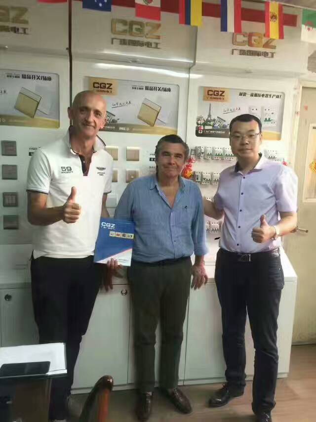 意大利著名光頭教練對我們廣珠電氣產品很滿意！第二次蒞臨我司洽談合作！